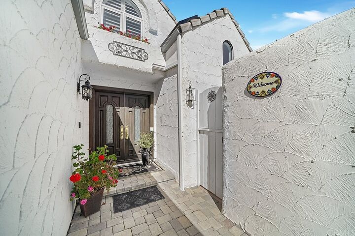 Property Photo:  117 Avenida Mesita 6  CA 92673 