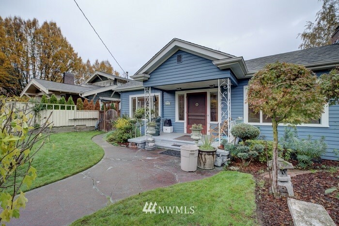 Property Photo:  6322 20th Avenue NE  WA 98115 