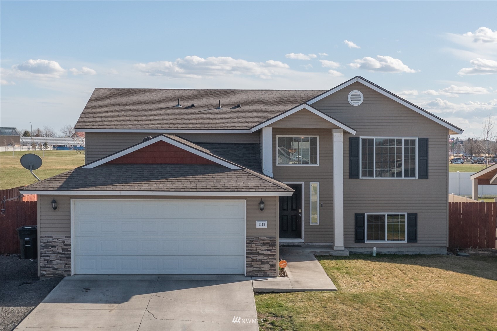 Property Photo: 1113 W Luta Street WA 98837