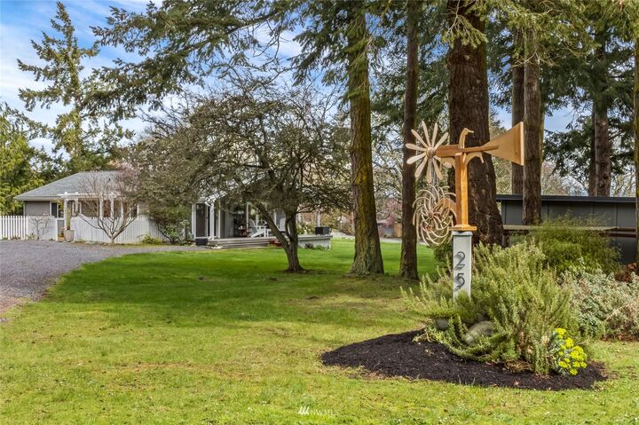 Property Photo:  25 Garry Oak Lane  WA 98250 