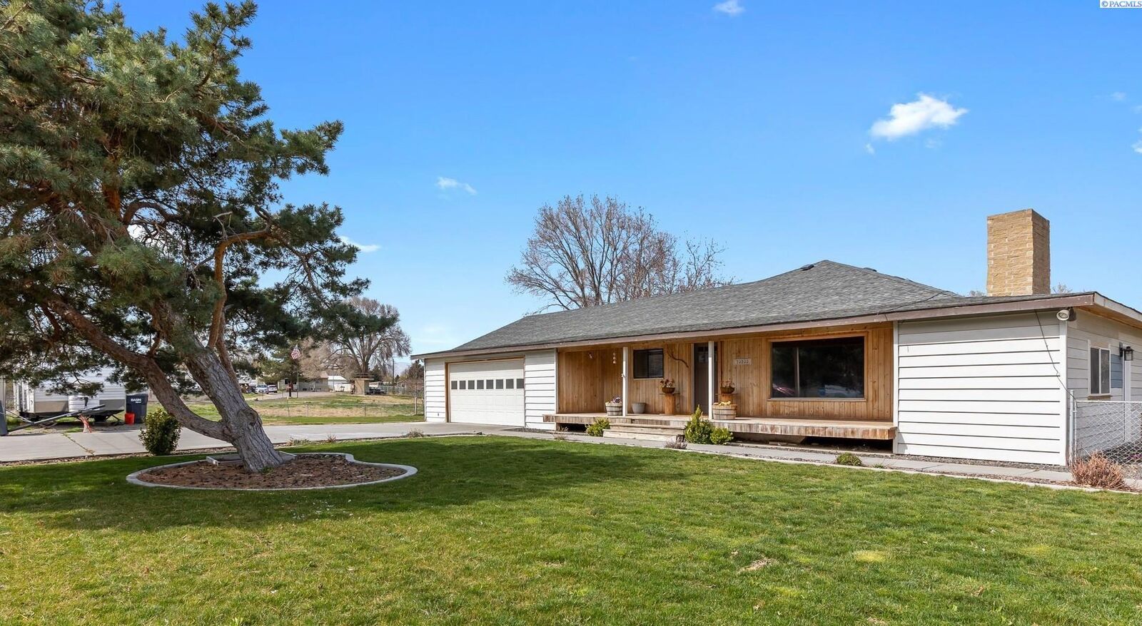 Property Photo: 70203 Ridge Rd WA 99353