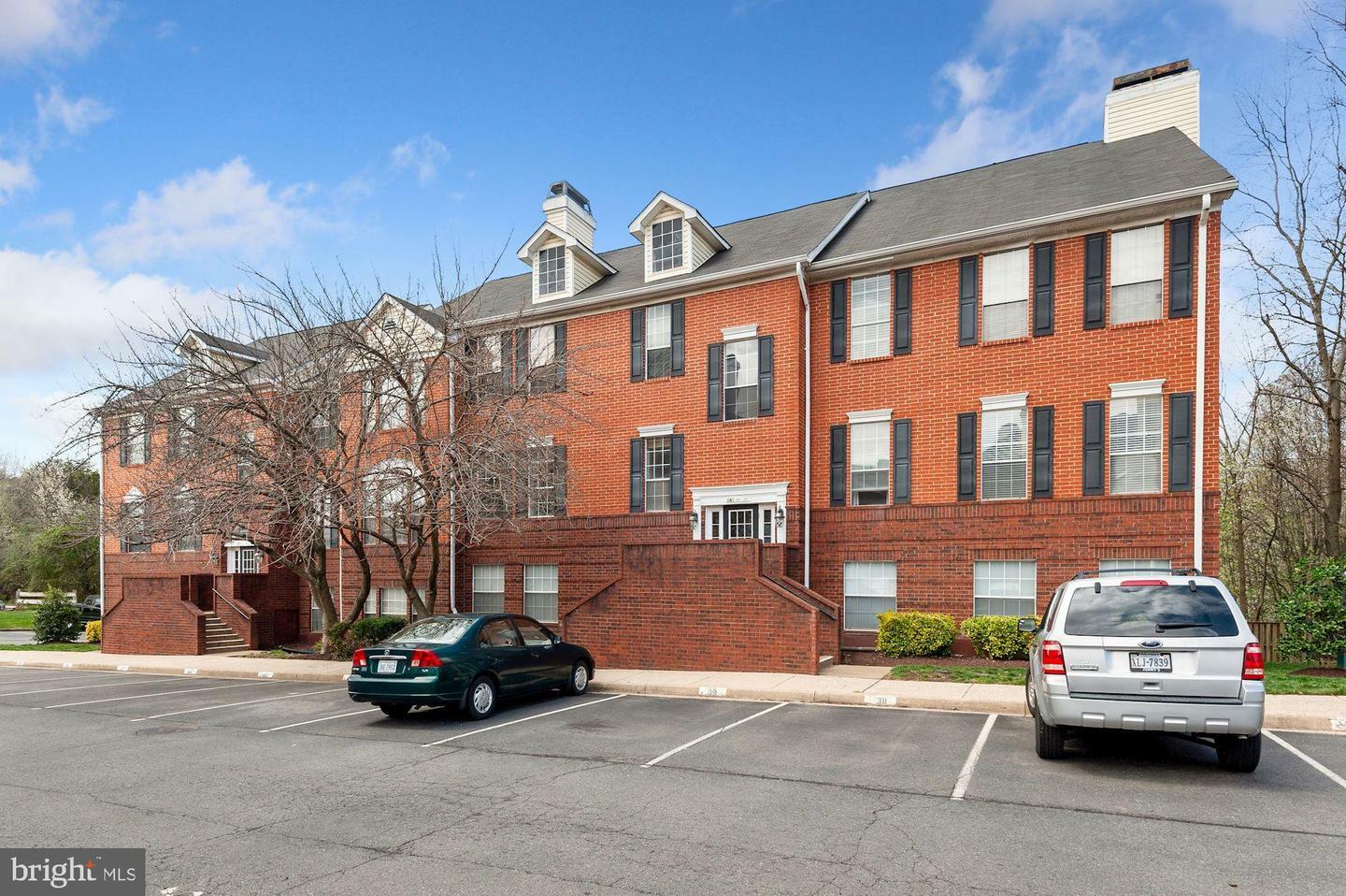 Property Photo: 660 Gateway Drive SE 108 VA 20175