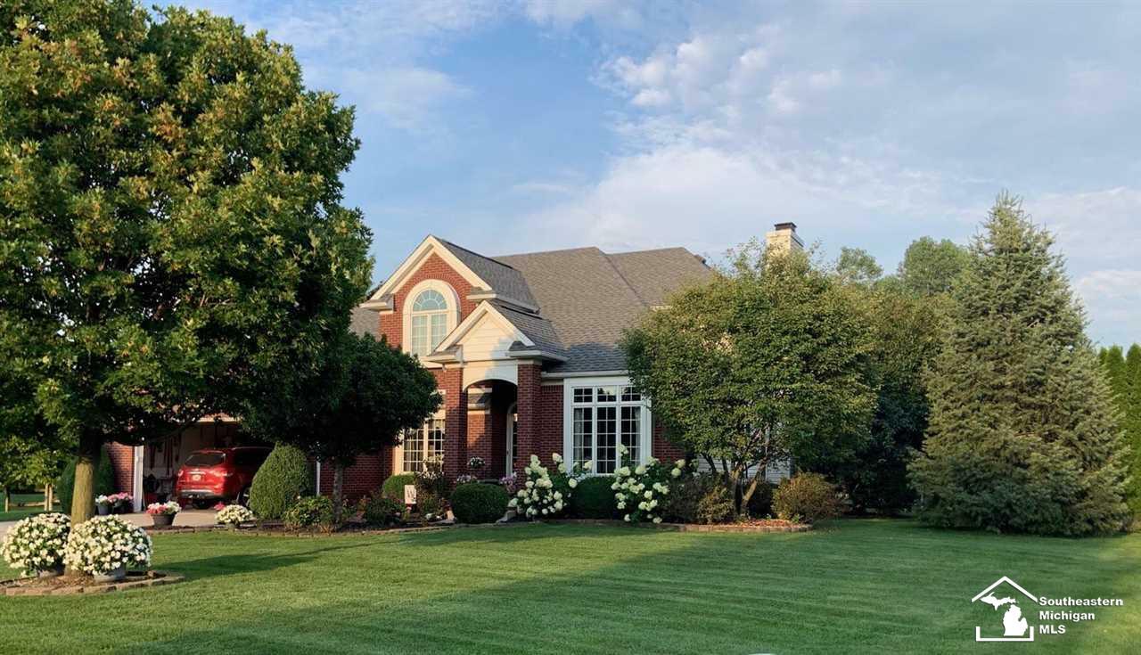 Property Photo:  412 Golfview Way  MI 48162 