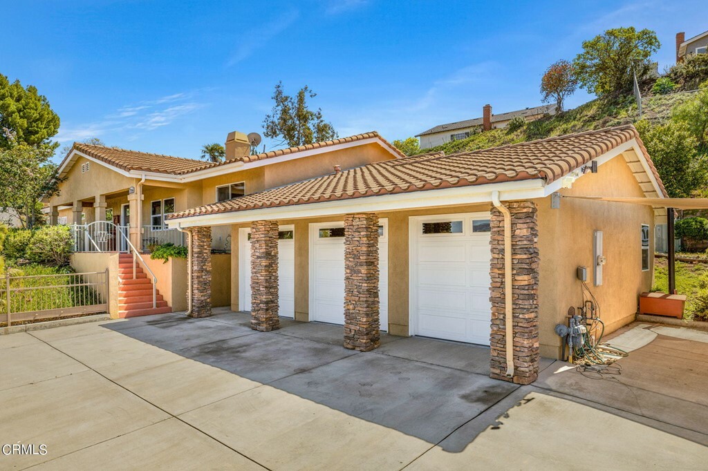 Property Photo:  786 Calle Contento  CA 91360 