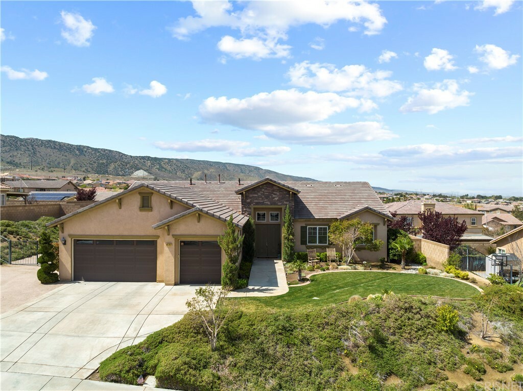 Property Photo:  41707 Zinfandel Drive  CA 93551 