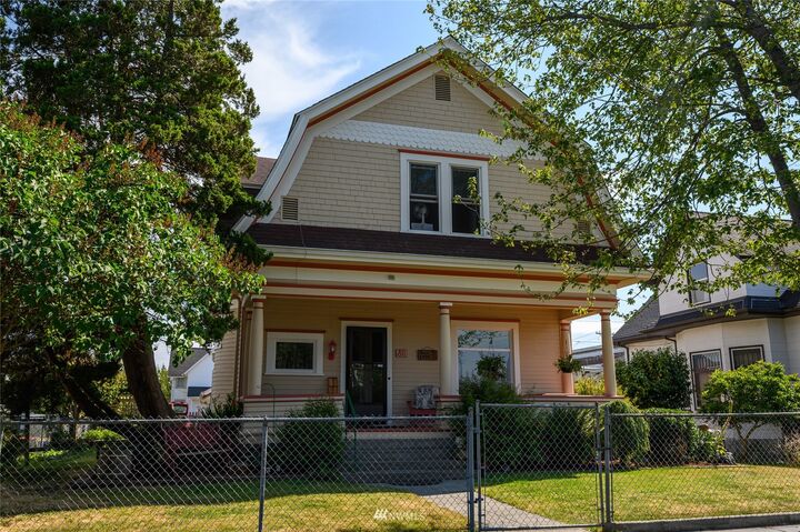 Property Photo: 811 6th Street WA 98221