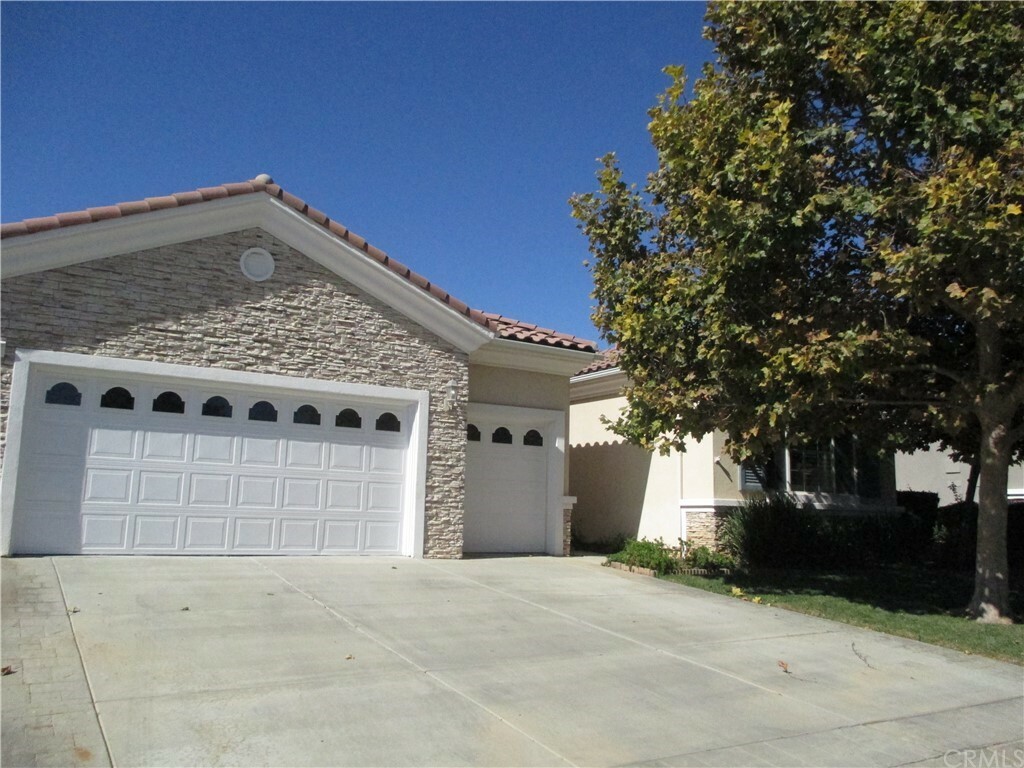 Property Photo:  956 Gleneagles Road  CA 92223 