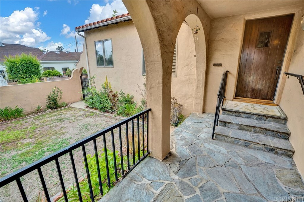 Property Photo:  1423 Virginia Avenue  CA 91202 