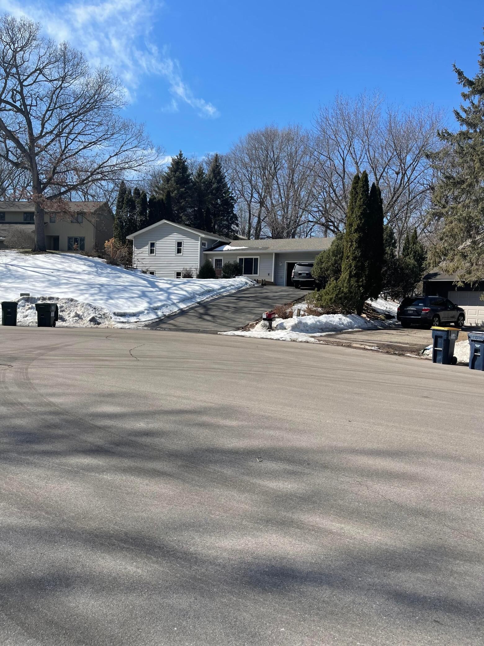 Property Photo:  4771 Oak Way  MN 55122 