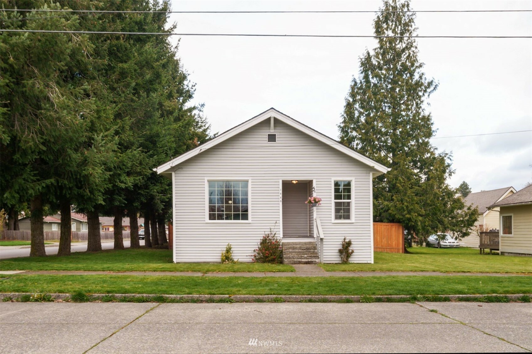 Property Photo: 1449 Davis Avenue WA 98022