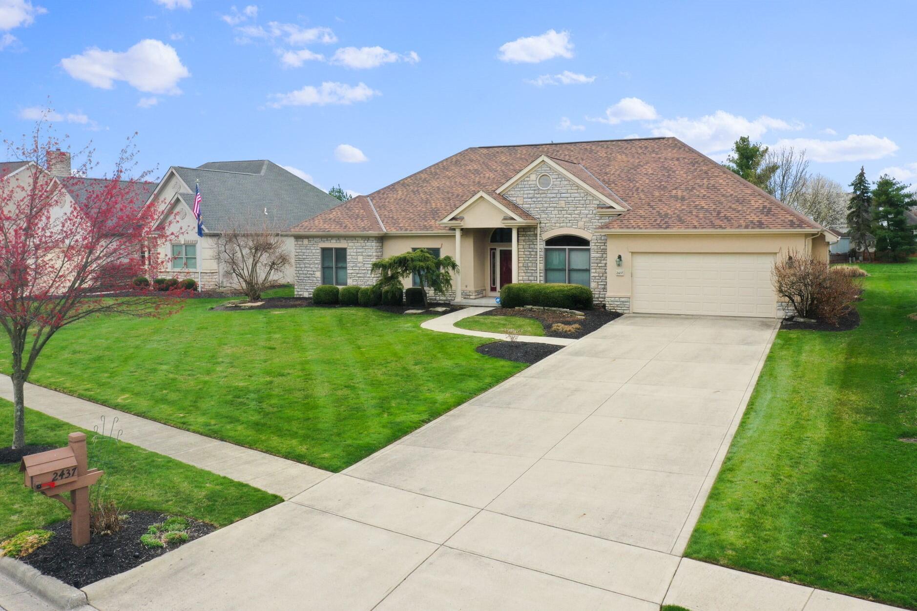 Property Photo: 2437 Marthas Wood OH 43123