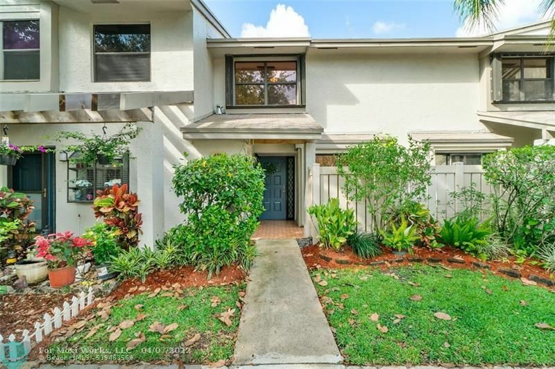 Property Photo:  4811 NW 22nd St 4125  FL 33063 