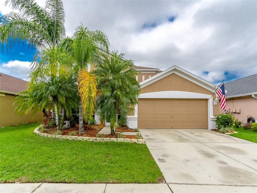 Property Photo:  13220 Evening Sunset Lane  FL 33579 