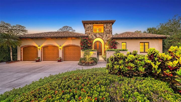 Property Photo: 1525 N Lake Shore Drive FL 34231