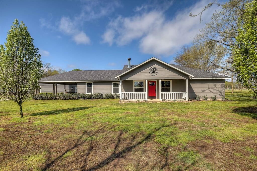 Property Photo:  1450 County Road 1443  TX 75482 