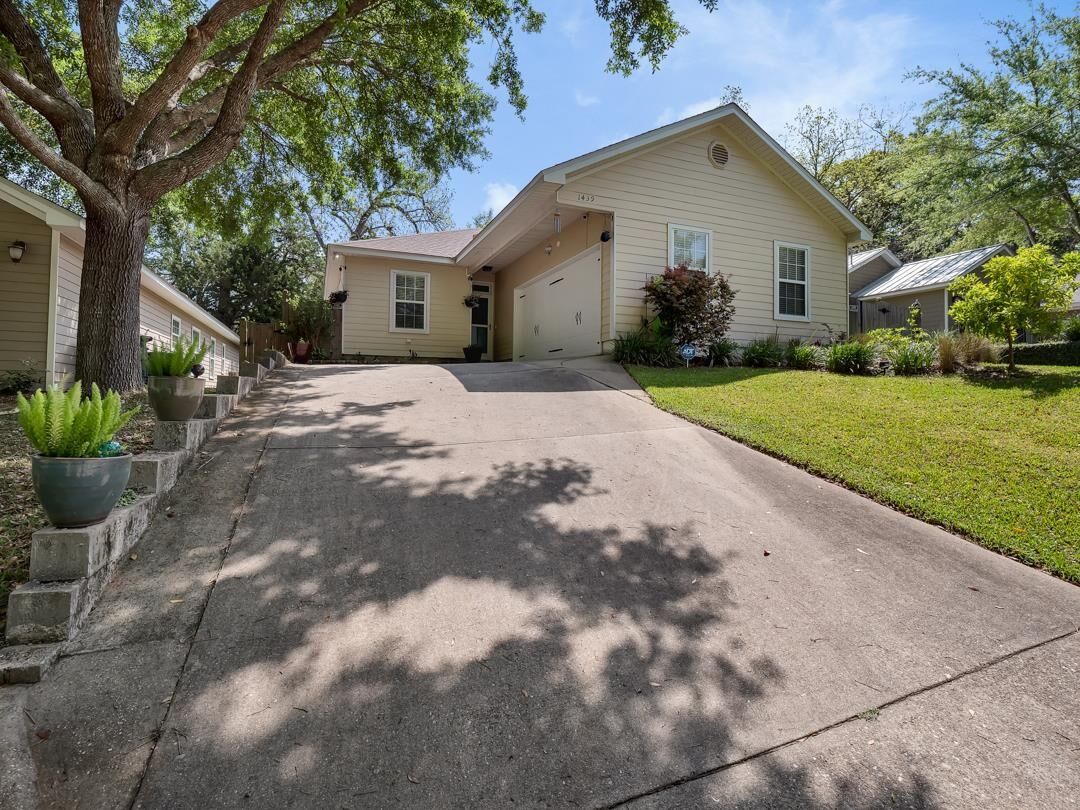 Property Photo:  1439 Pine Street  FL 32303 