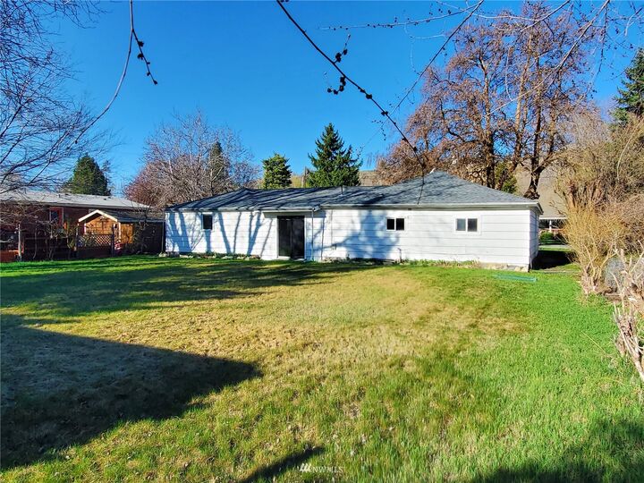 Property Photo: 223 Elm Street S WA 98841