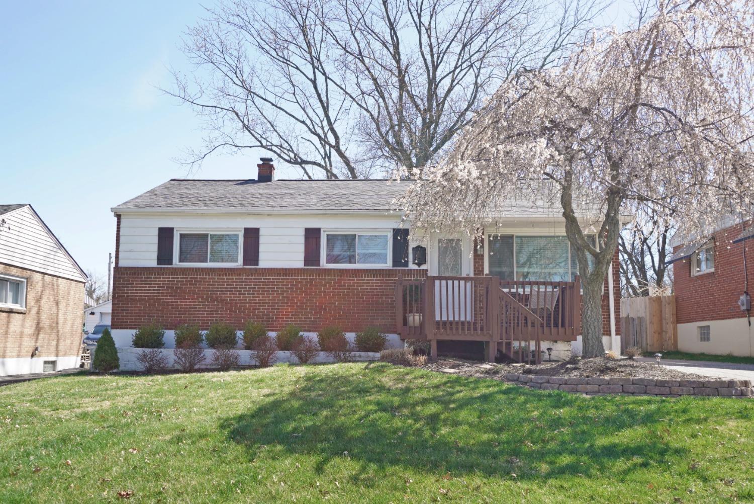 8430 Donna Ln  Sycamore Twp OH 45236 photo
