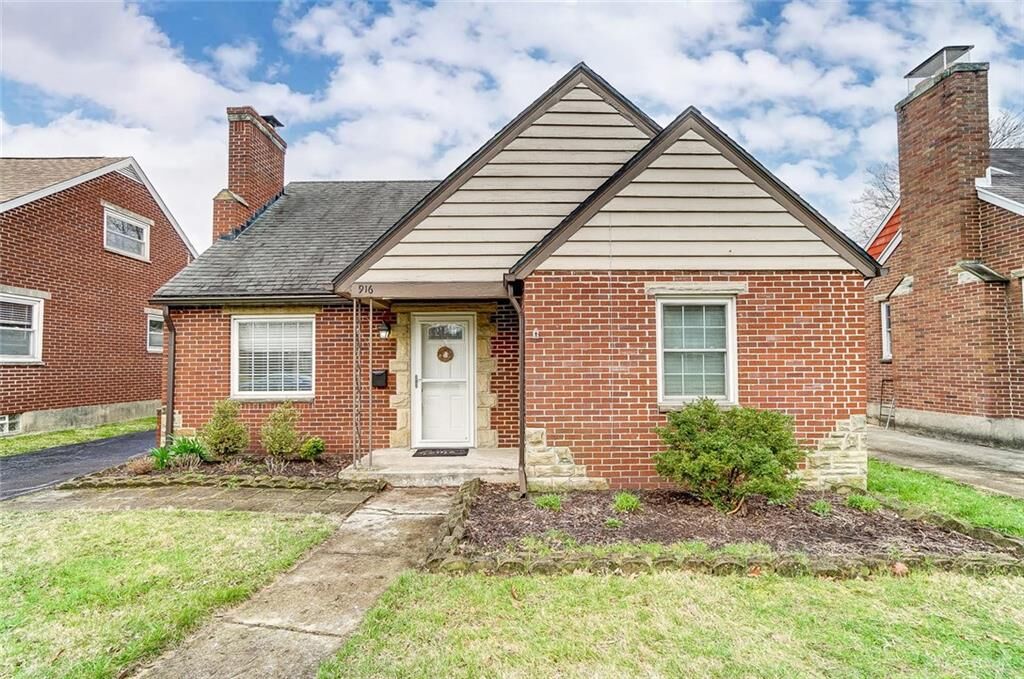 Property Photo: 916 Devonshire Road OH 45419