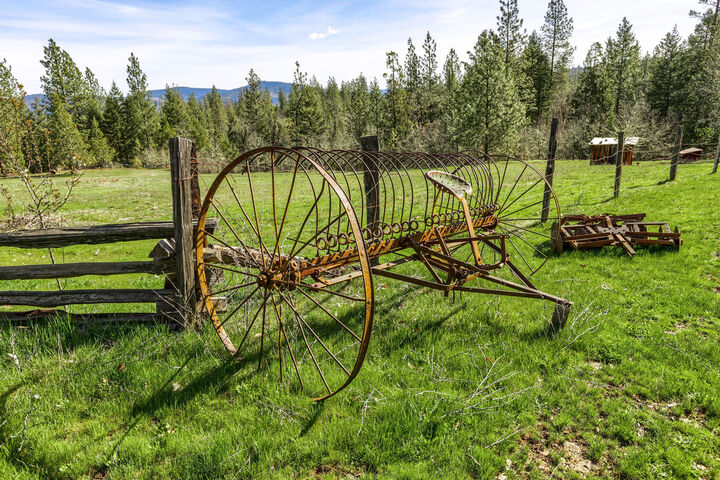 2150 N Obenchain Road  Eagle Point OR 97524 photo