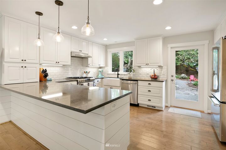 Property Photo:  2528 231st Avenue NE  WA 98074 