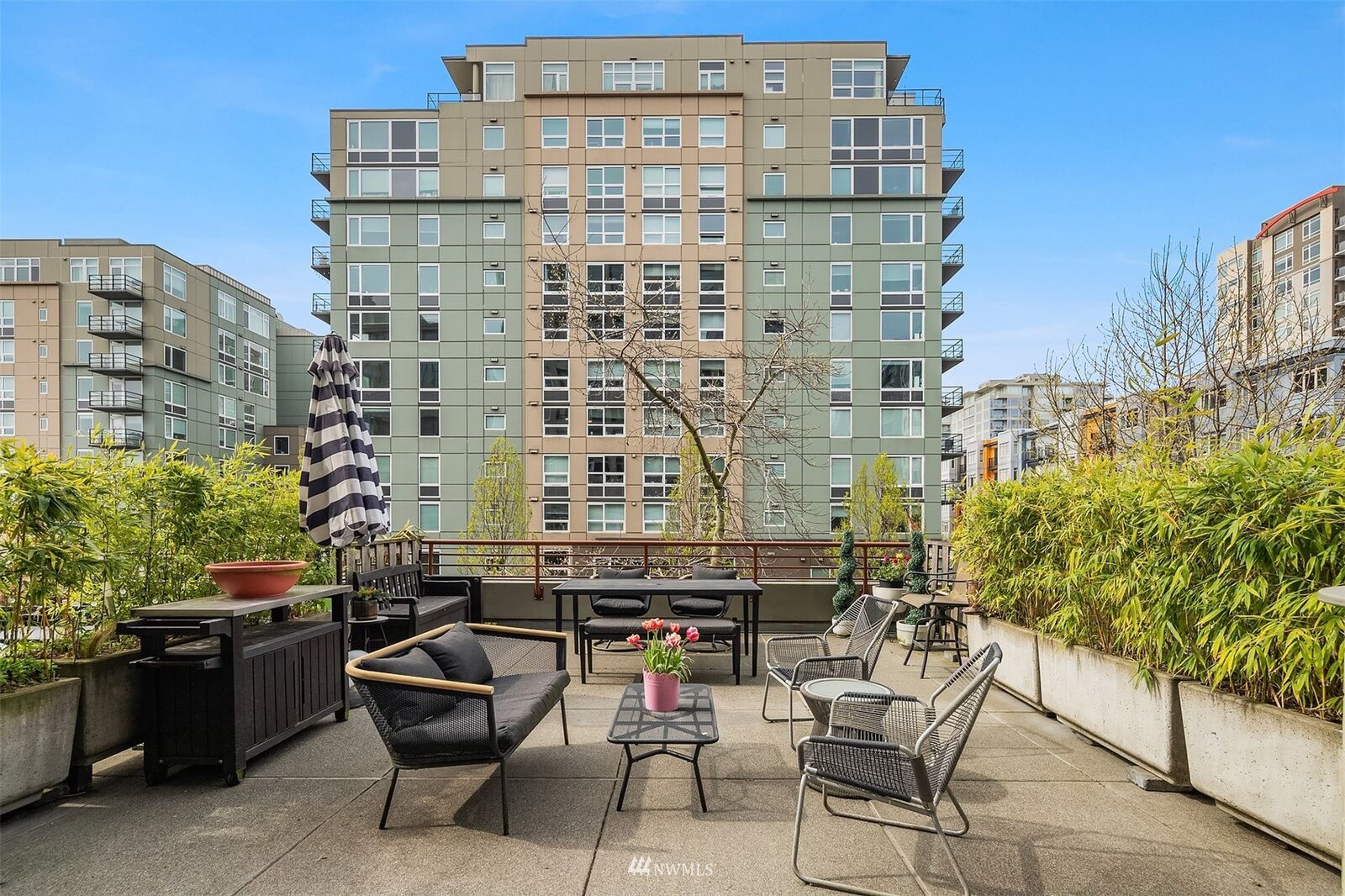 Property Photo:  2717 Western Avenue 3004  WA 98121 