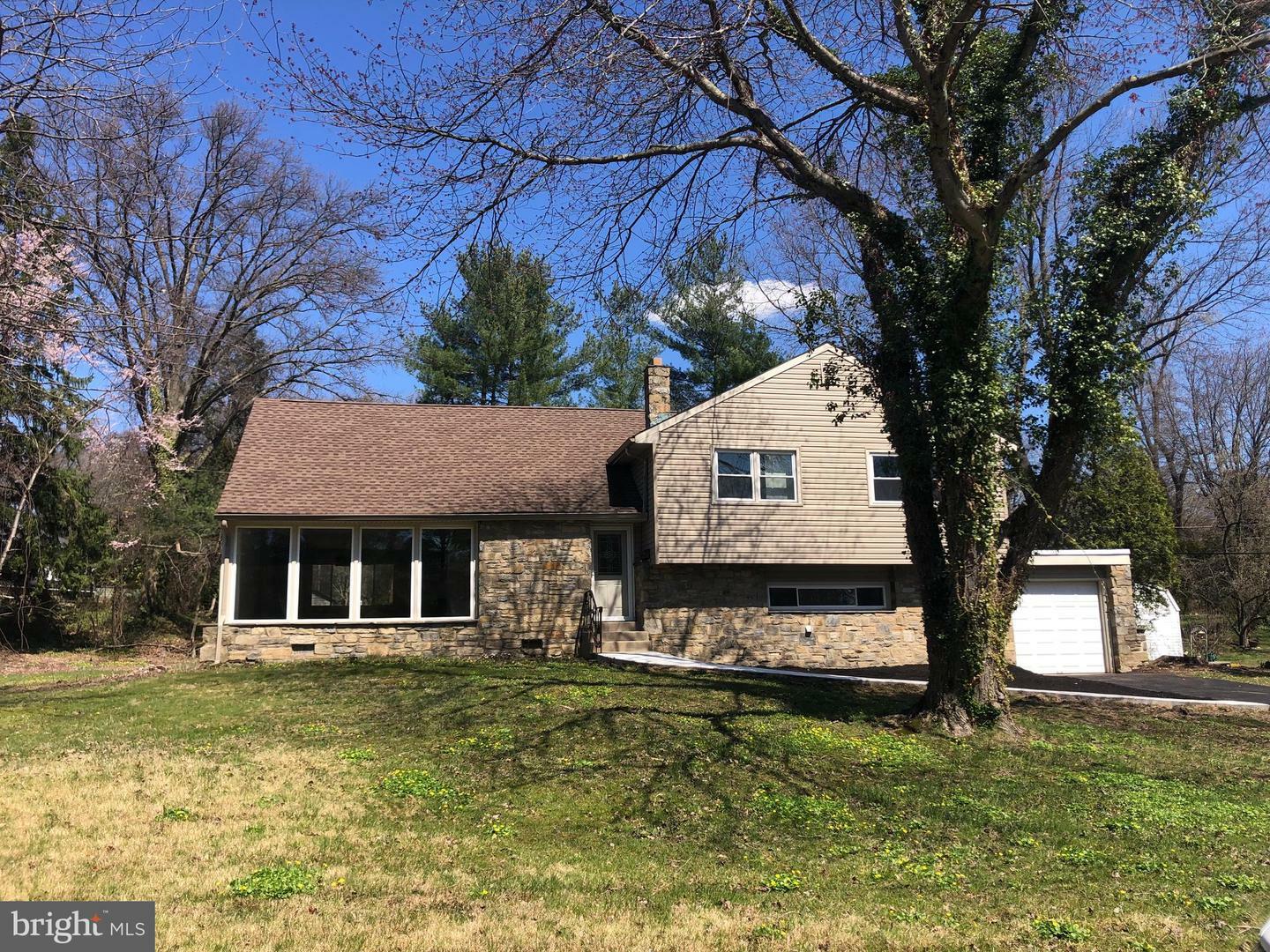 Property Photo:  309 Lorimer Drive  PA 19095 