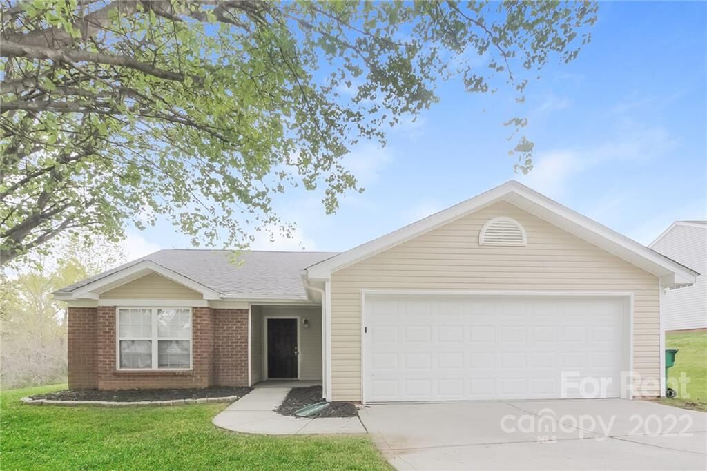 Property Photo: 7116 Red Bud Circle NC 28214