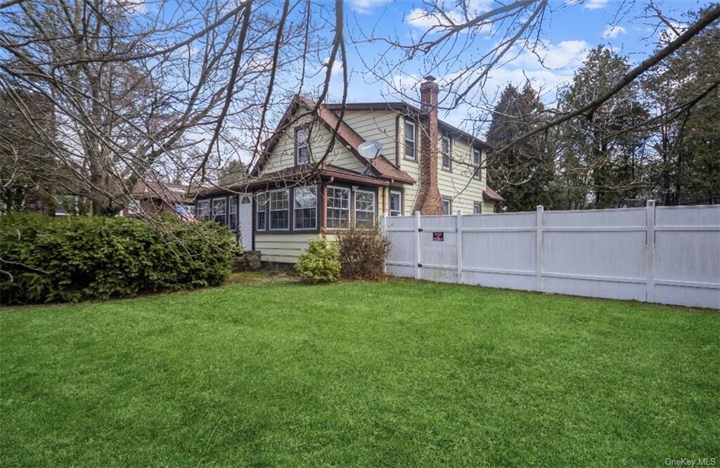 Property Photo:  81 Circle Road  NY 10541 