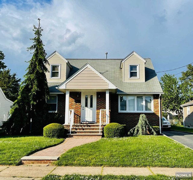 Property Photo:  29 Lexington Avenue 2nd Floor  NJ 07057 