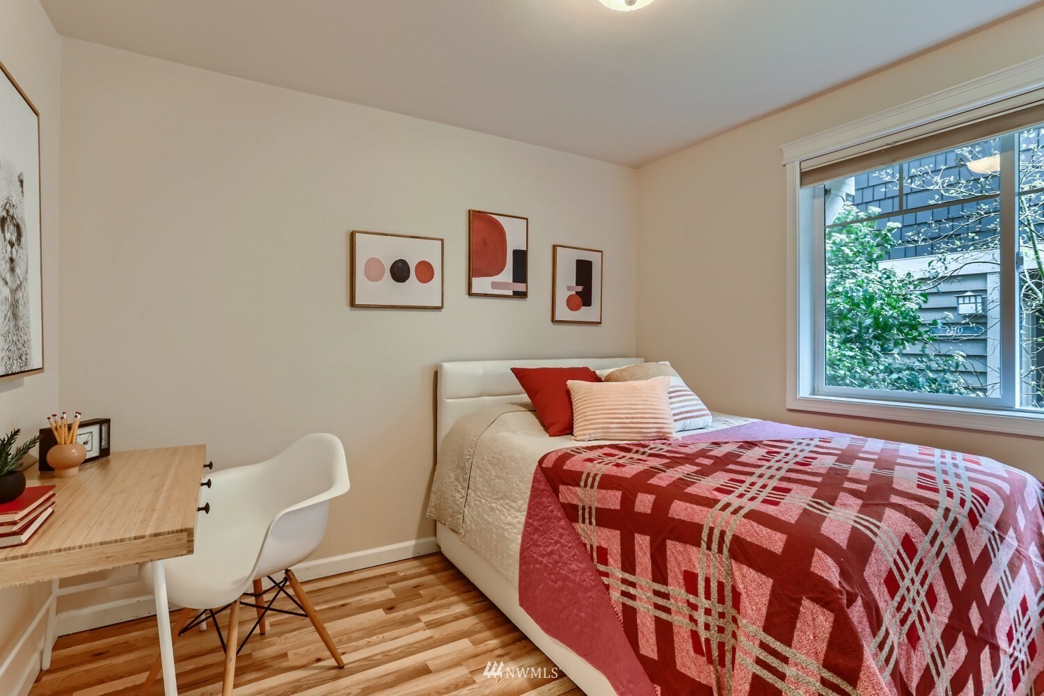 Property Photo: 7114 California Avenue SW C WA 98136