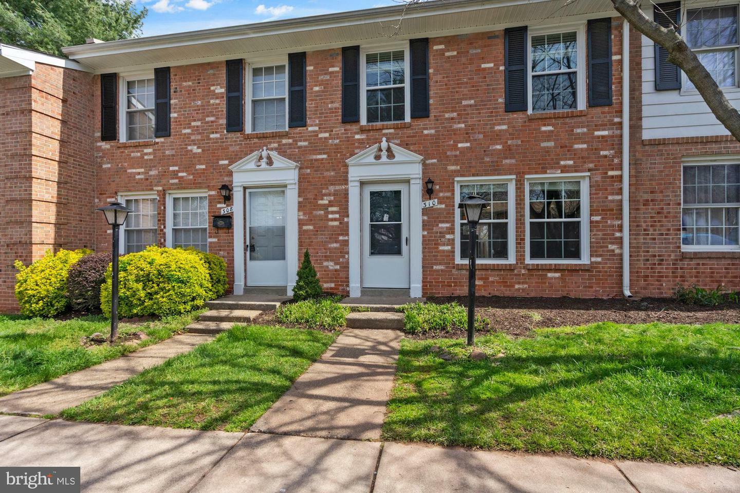 Property Photo: 310 E Cornell Drive VA 20164