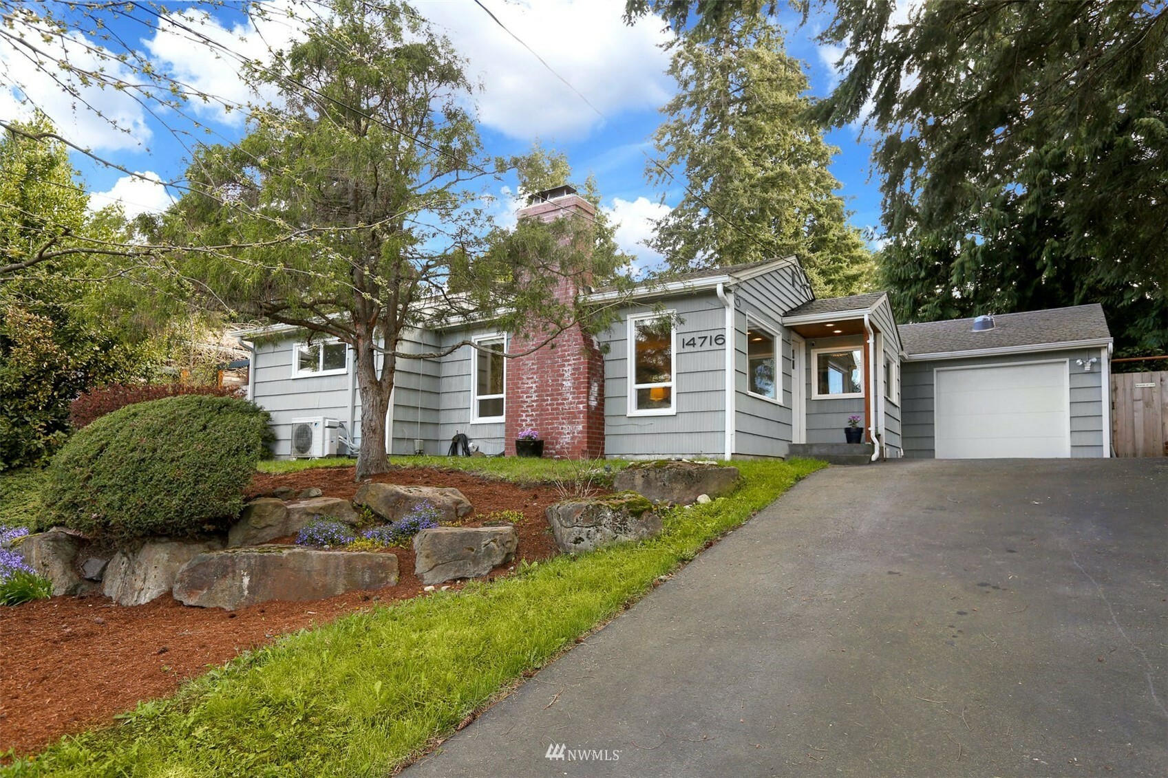 Property Photo:  14716 20th Avenue NE  WA 98155 