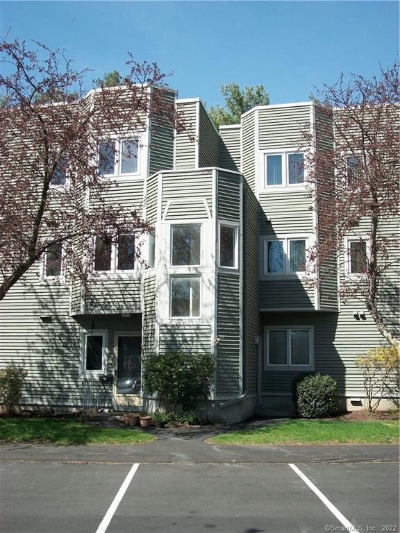 Property Photo: 1412 Whitney Avenue E2 CT 06517