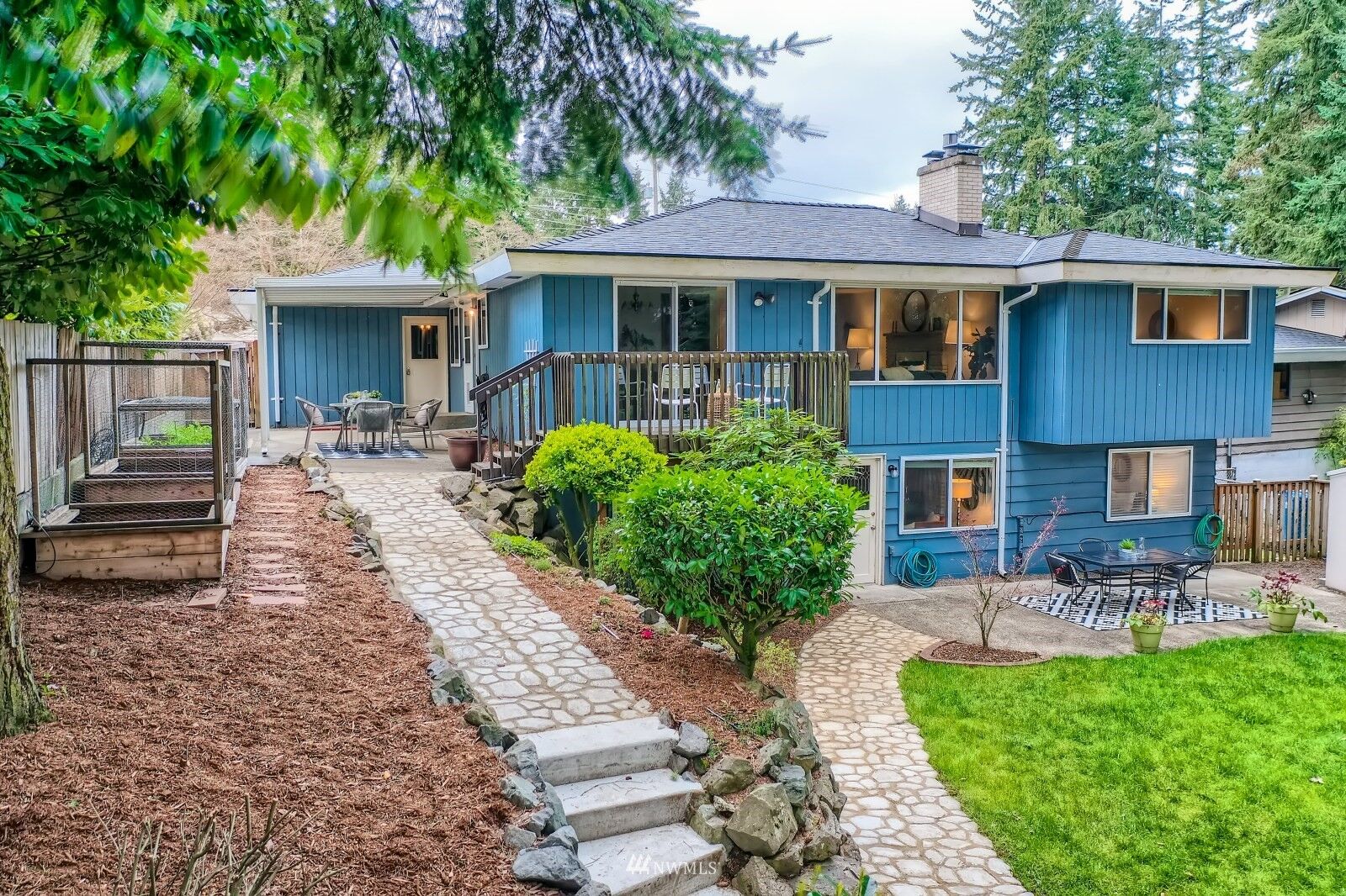 Property Photo: 18915 11th Avenue NE WA 98155