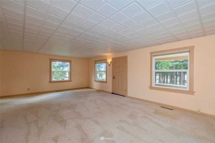 Property Photo:  1010 Tacoma Avenue  WA 98366 