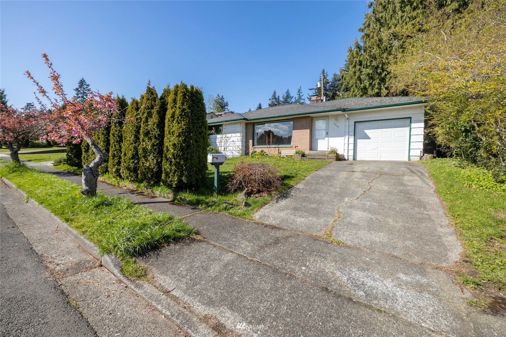 Property Photo:  2459 Veldee Avenue  WA 98312 