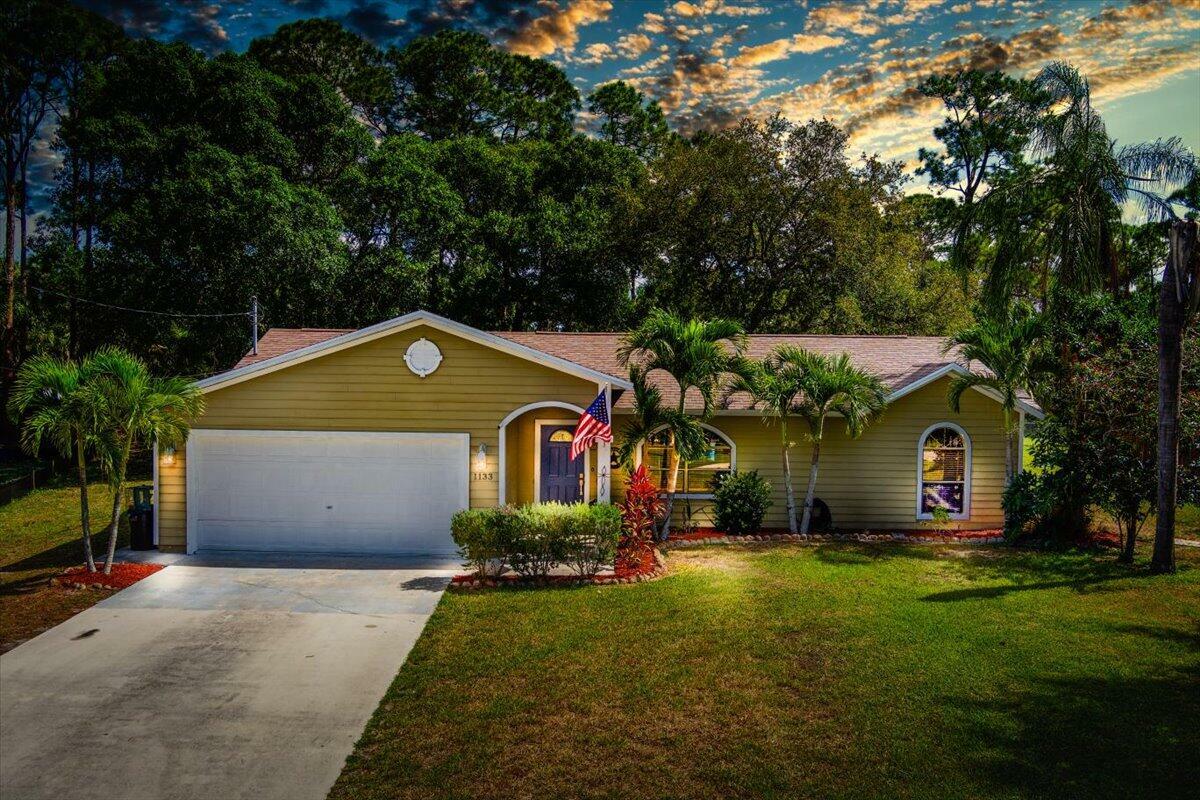 Property Photo:  1133 SW East Louise Circle  FL 34953 