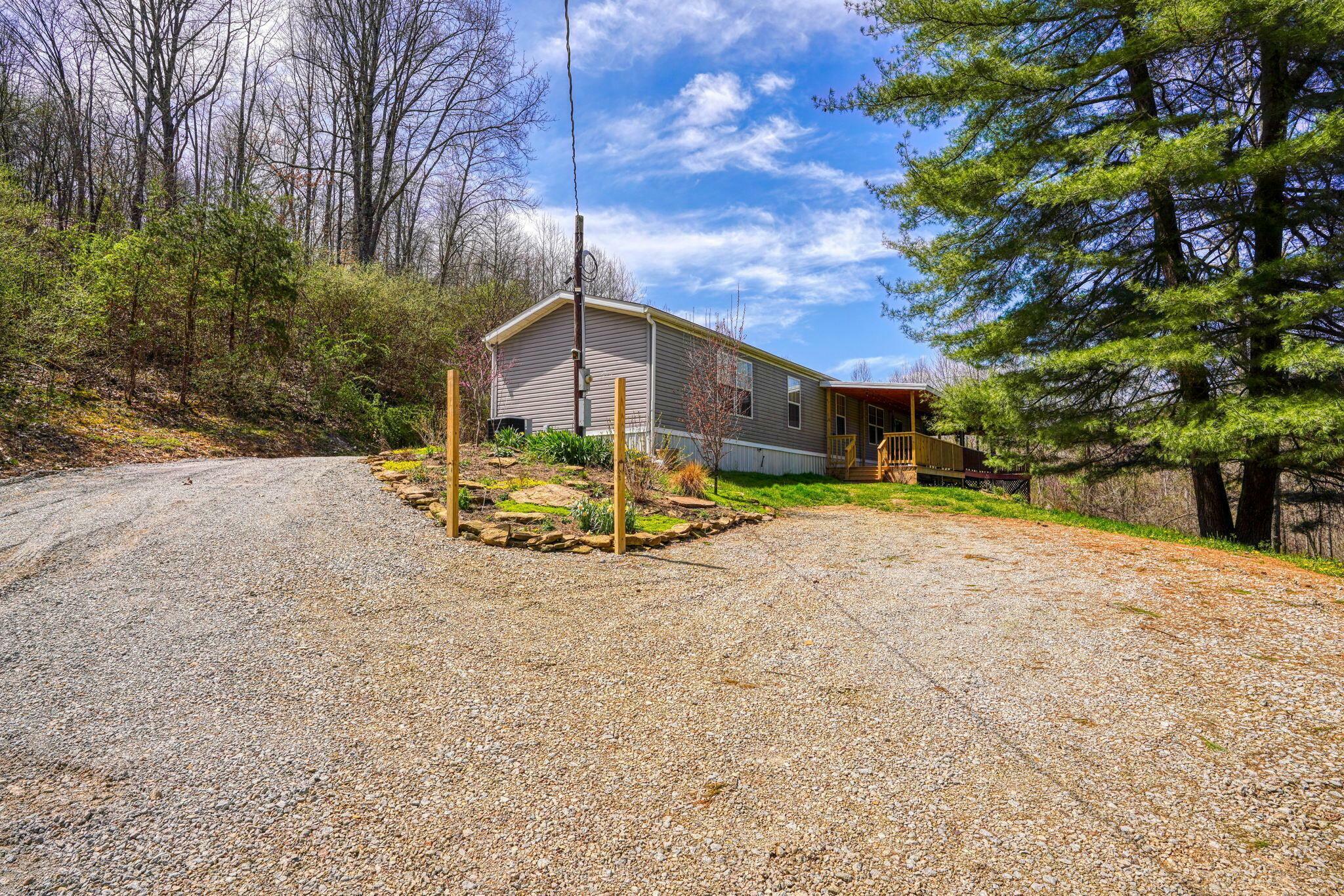 Property Photo: 14015 N State Route 595 OH 43138
