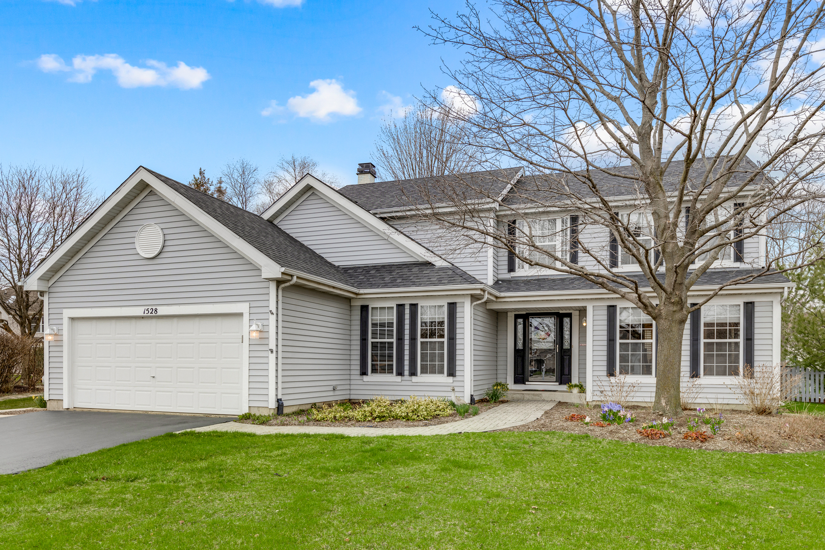 Property Photo: 1528 Derby Lane IL 60103