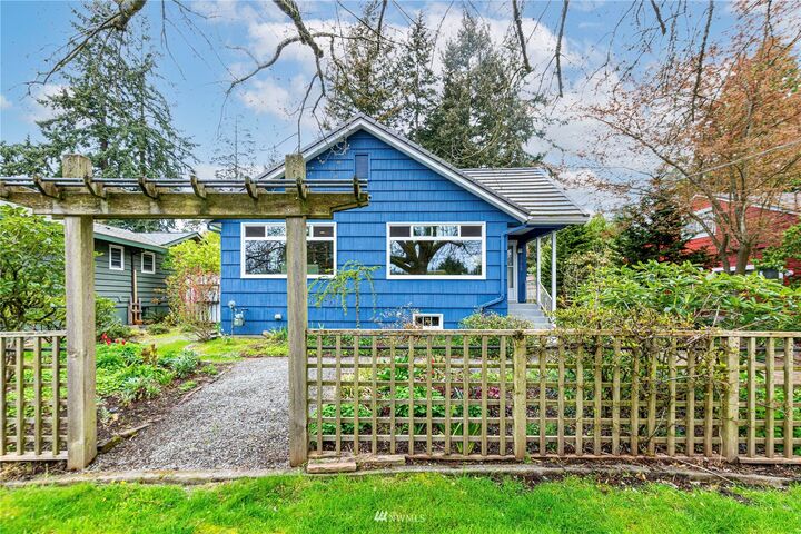 Property Photo:  11745  9th Avenue NE  WA 98125