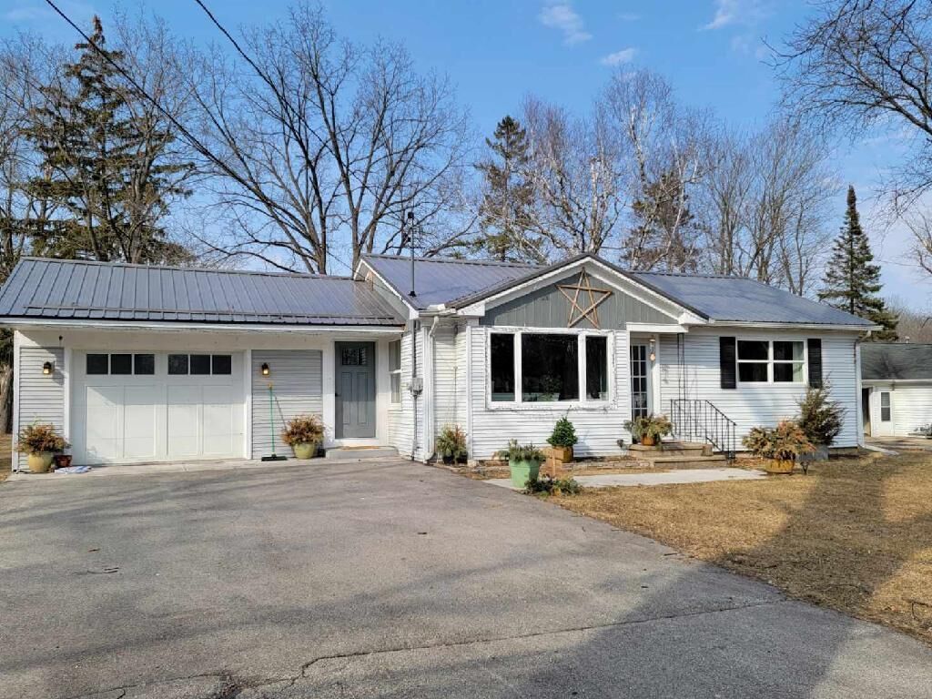 Property Photo:  W1636 North St  WI 54941