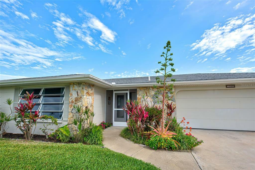 Property Photo:  1395 Cambridge Drive  FL 34293 