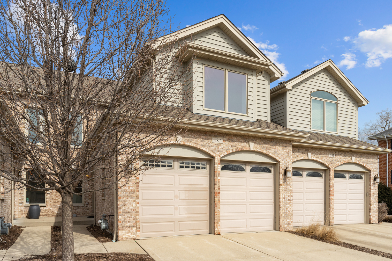 Property Photo: 187 Mayo Court IL 60126
