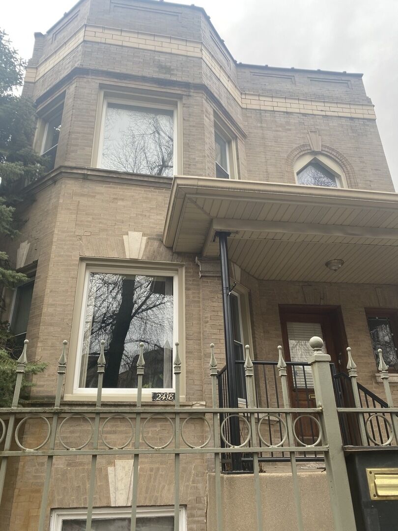 Property Photo:  2418 N Spaulding Avenue 2  IL 60647 
