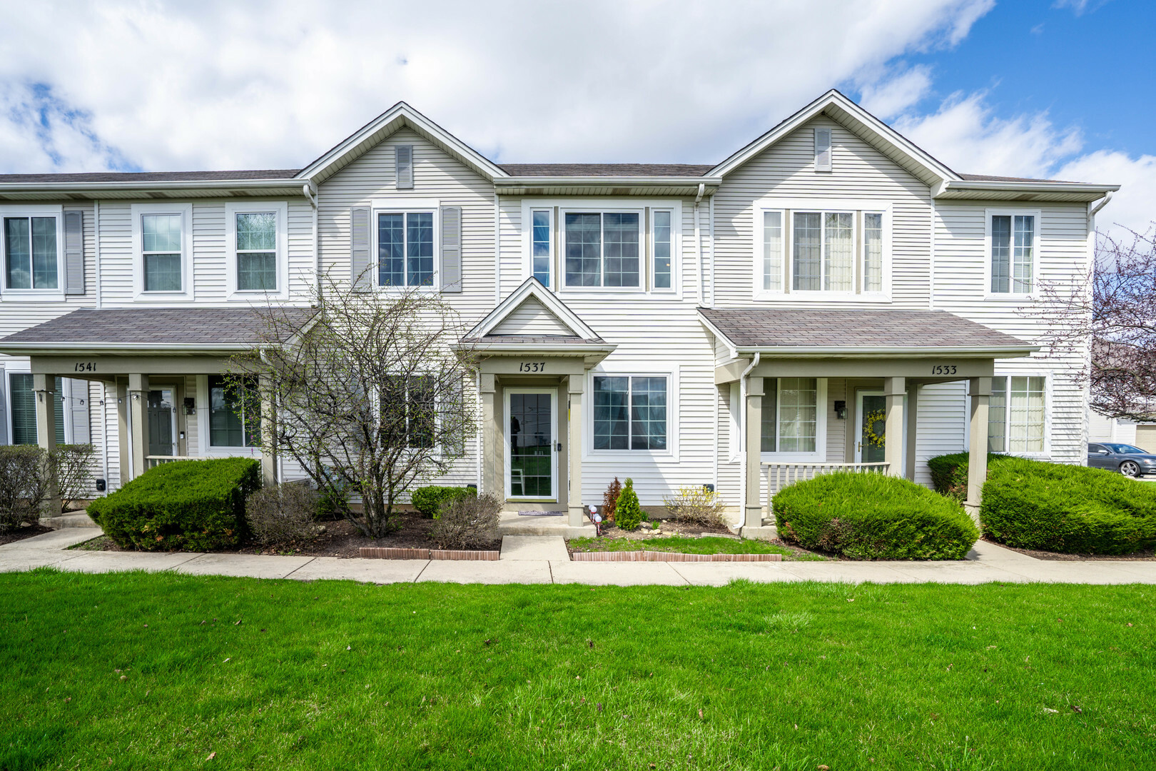 Property Photo: 1537 Azalea Circle IL 60446