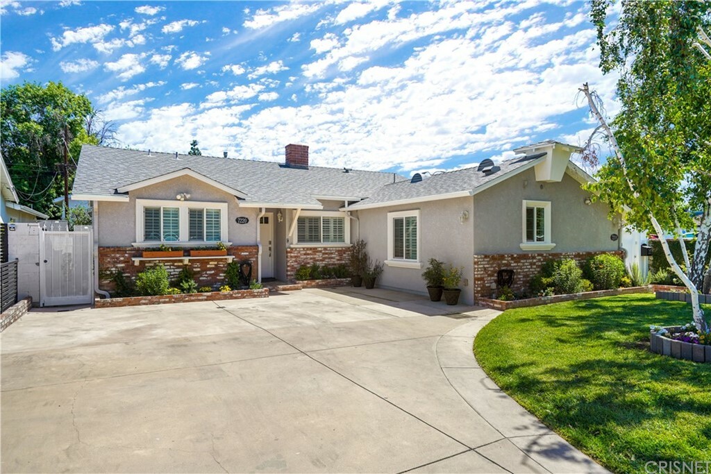 Property Photo:  7220 Rubio Avenue  CA 91406 