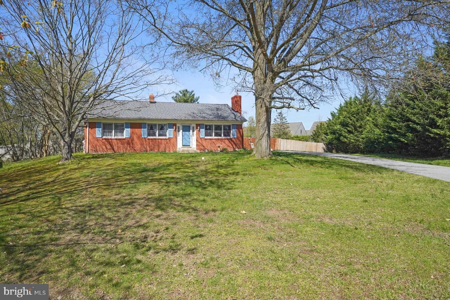 Property Photo:  29 Madrigal Drive  DE 19702 