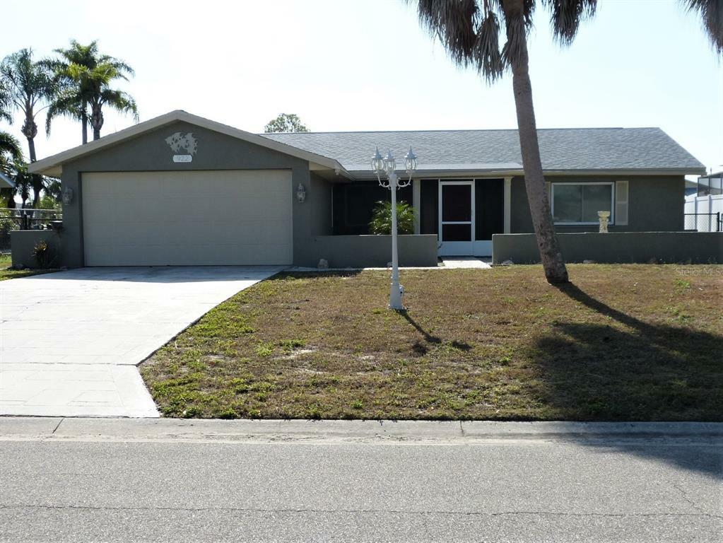 Property Photo:  922 Spindle Palm Way  FL 33572 