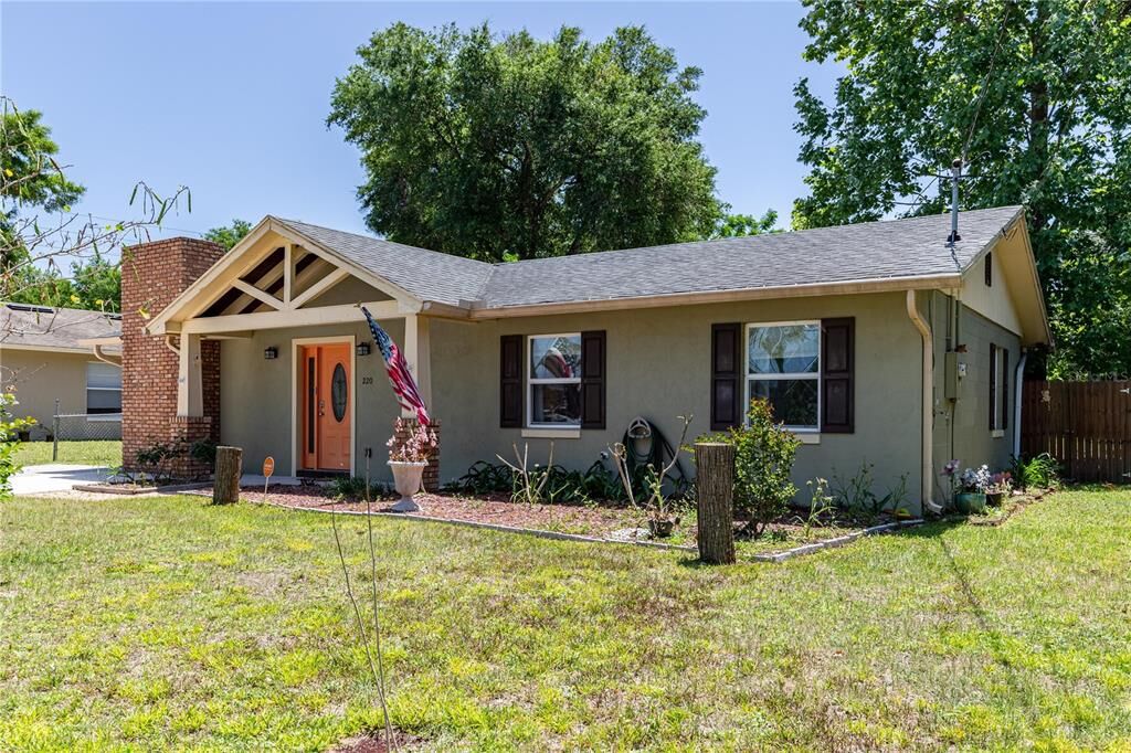 Property Photo:  220 E 12th Avenue  FL 32757 